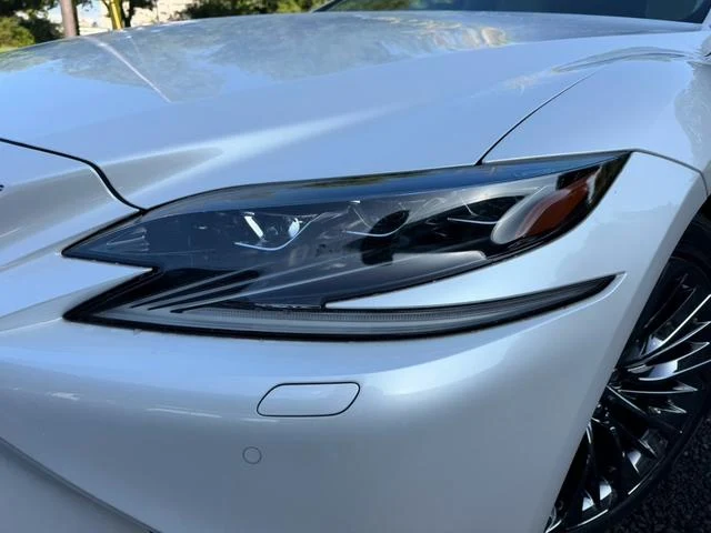 Lexus LS 4
