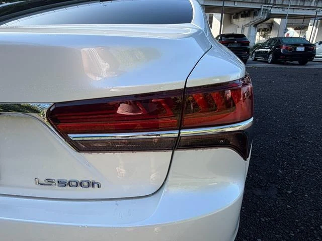 Lexus LS 19