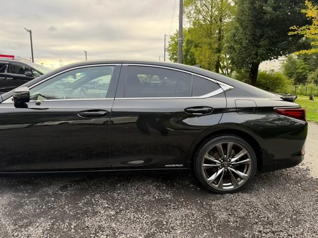 Lexus ES 10