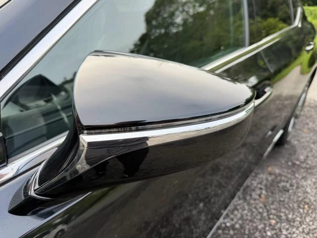 Lexus ES 9