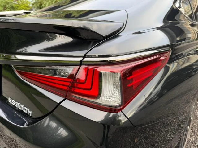 Lexus ES 21