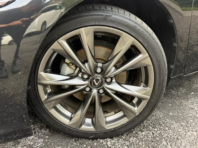 Lexus ES 7