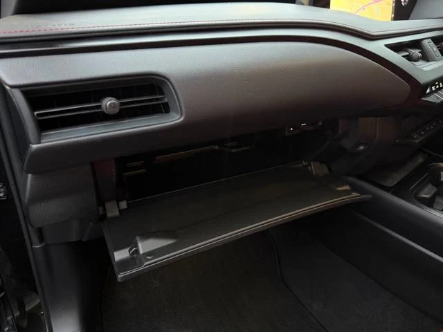 Lexus UX 70