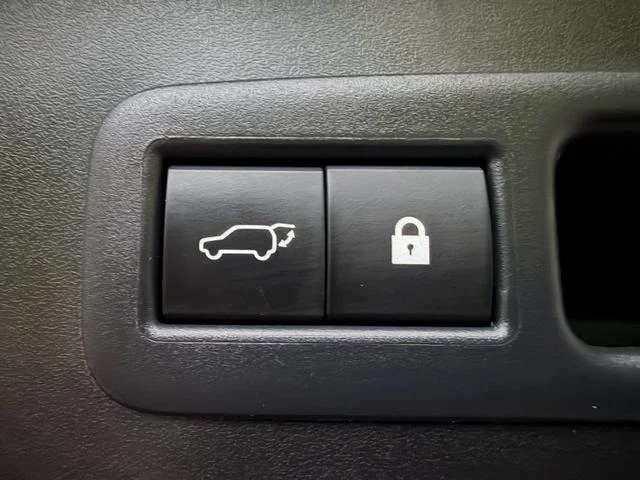 Lexus UX 64