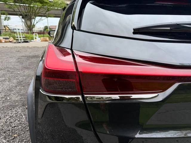 Lexus UX 28