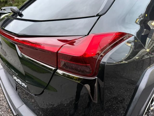 Lexus UX 24