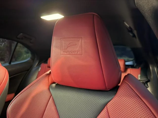 Lexus UX 69