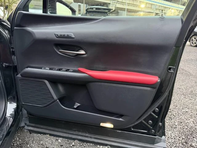 Lexus UX 33