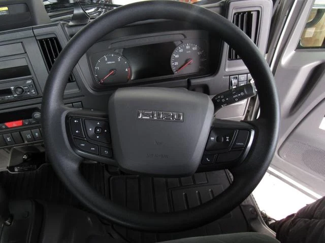 Isuzu ELF 38