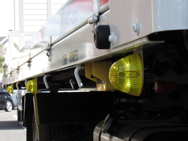 Isuzu ELF 19