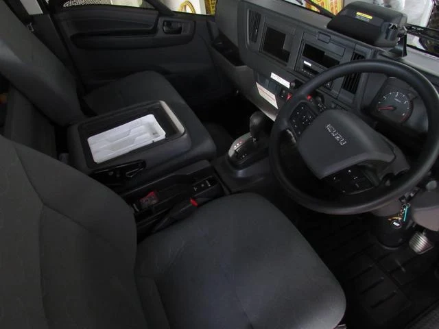 Isuzu ELF 25