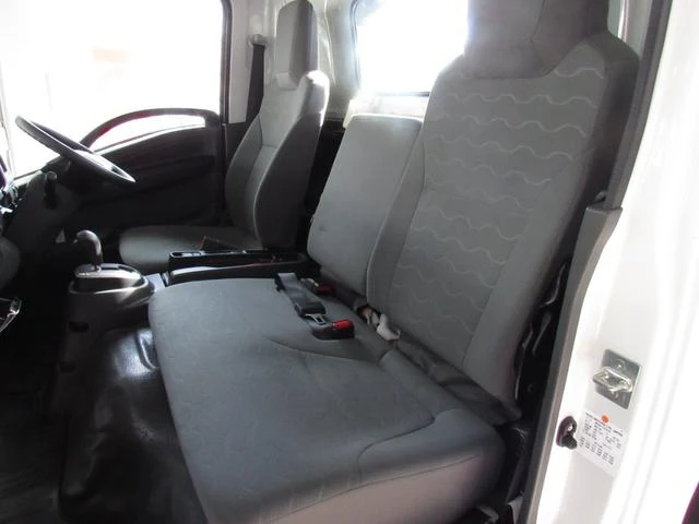 Isuzu ELF 29