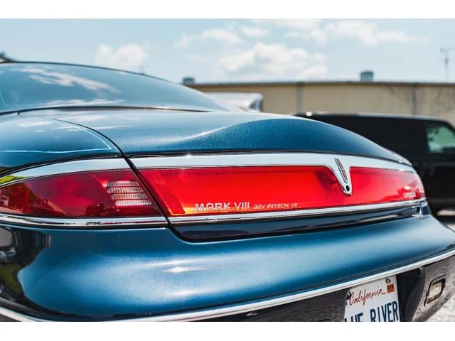 Lincoln MARK VIII 35