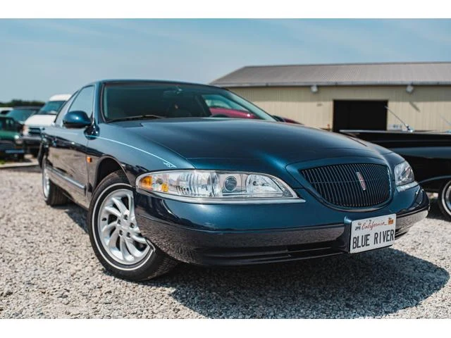 Lincoln MARK VIII 4