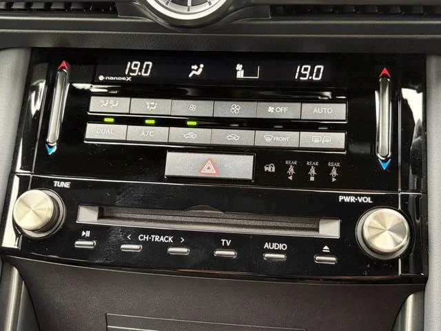 Lexus IS 38