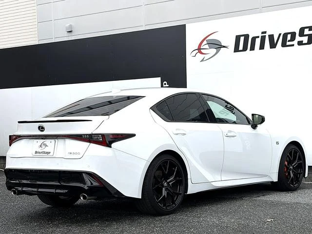 Lexus IS 4