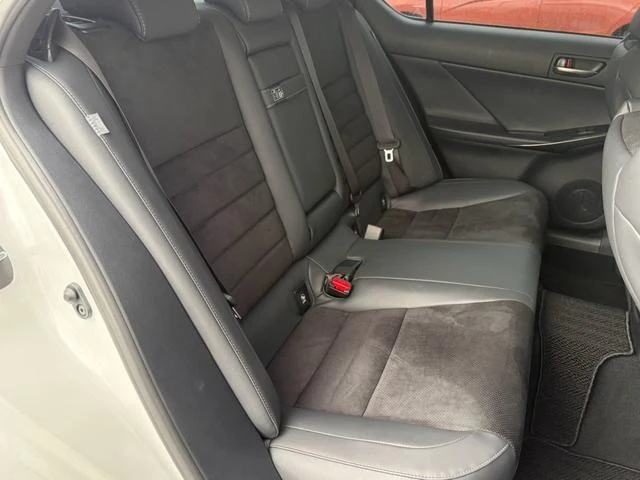 Lexus IS 7