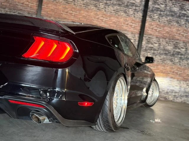 Ford MUSTANG 8