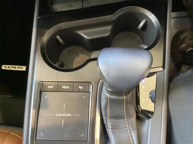 Lexus UX 7