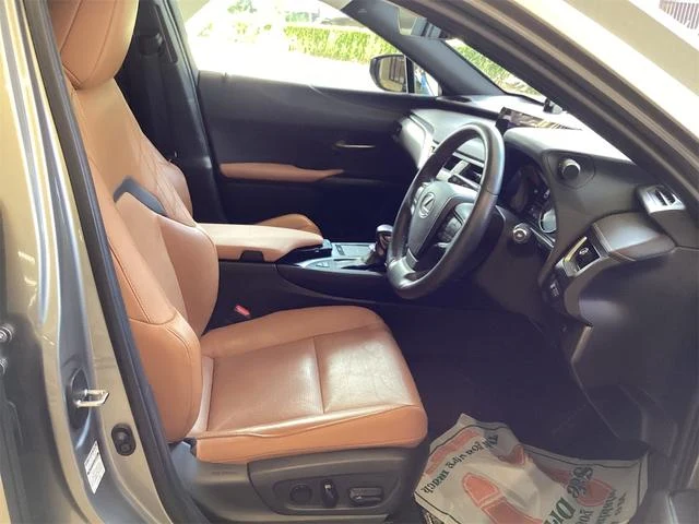 Lexus UX 44