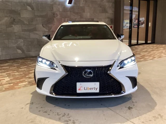 Lexus ES 10