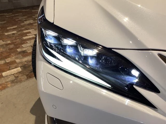 Lexus ES 19