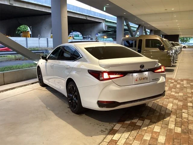 Lexus ES 15