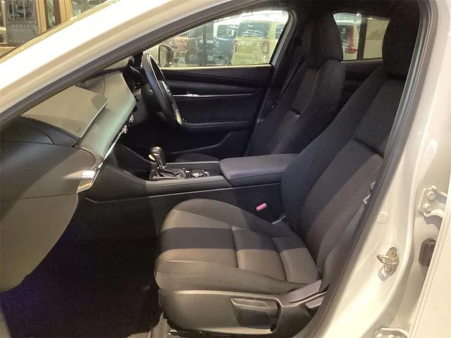 Mazda MAZDA3 48