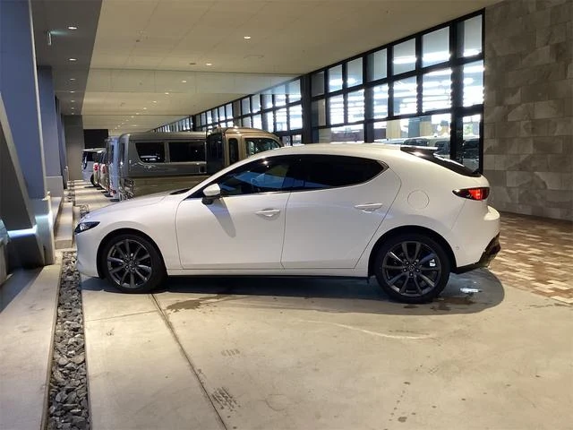 Mazda MAZDA3 16