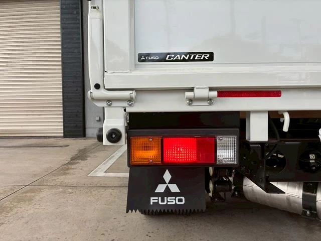 Mitsubishi Fuso CANTER 20