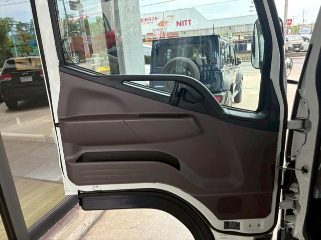 Mitsubishi Fuso CANTER 30