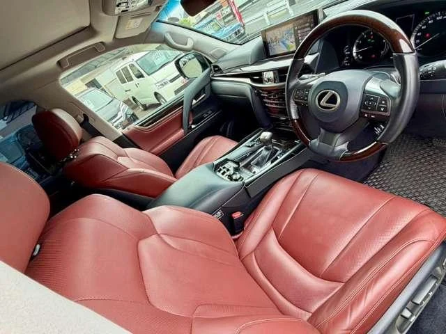Lexus LX 30