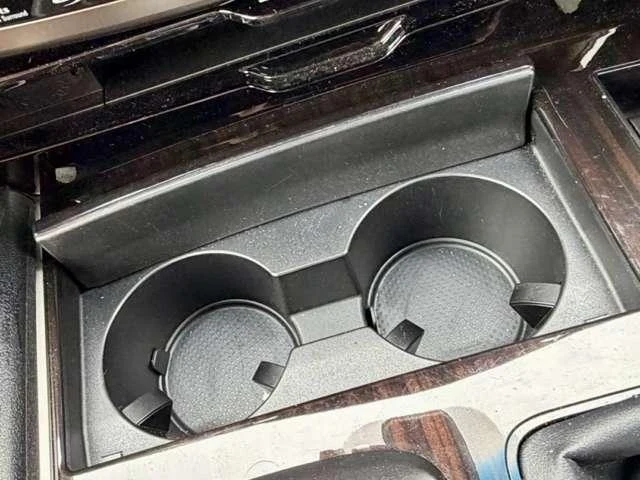Lexus LX 27