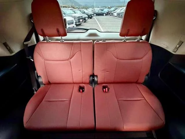 Lexus LX 34