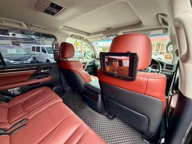 Lexus LX 24