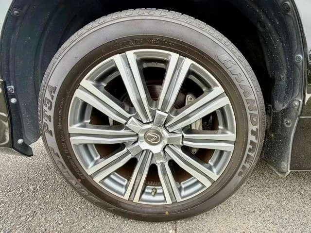Lexus LX 39