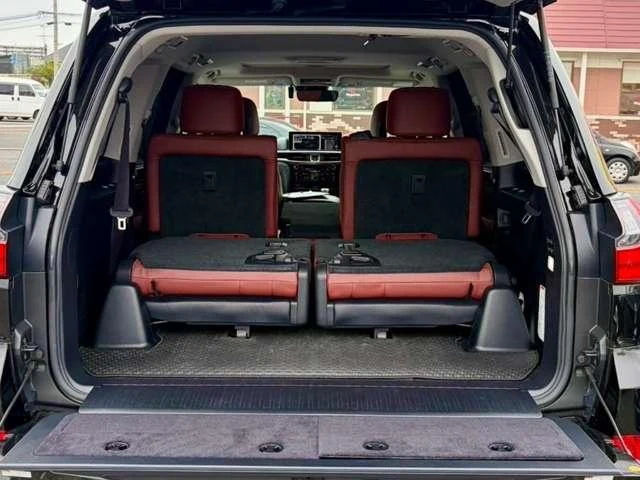 Lexus LX 38