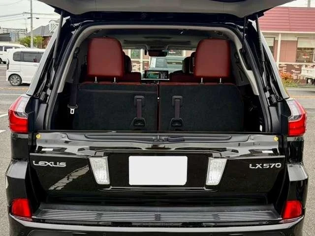 Lexus LX 37