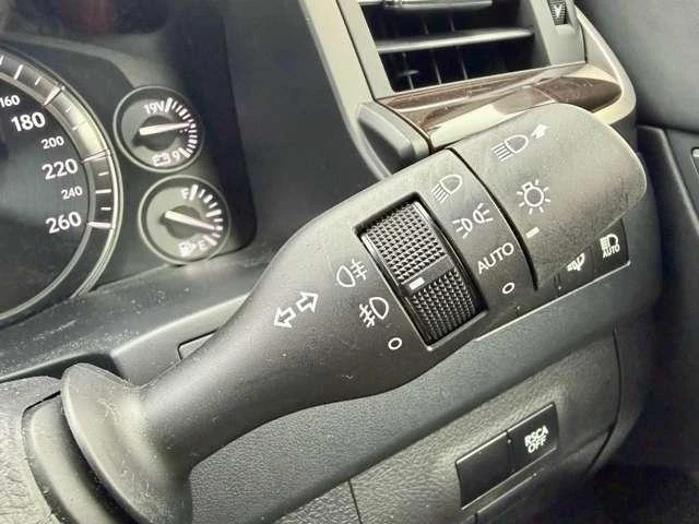 Lexus LX 11