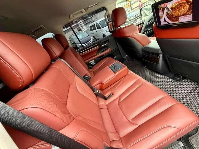 Lexus LX 31