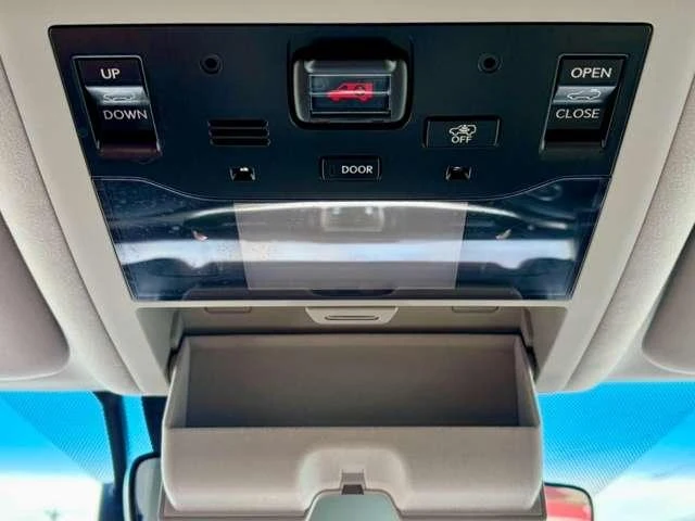 Lexus LX 18