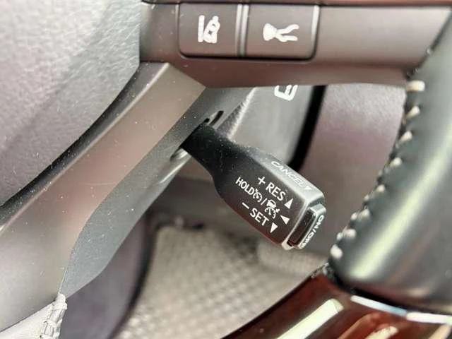 Lexus LX 12