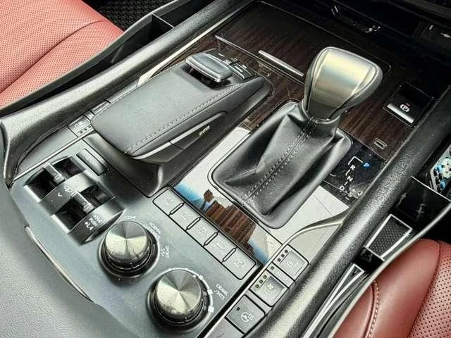 Lexus LX 16