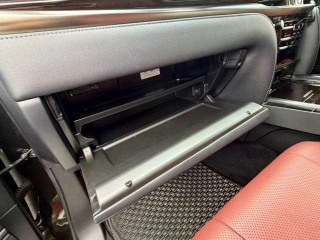 Lexus LX 26