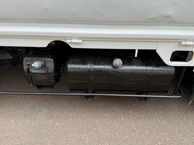 Mitsubishi Fuso CANTER 20