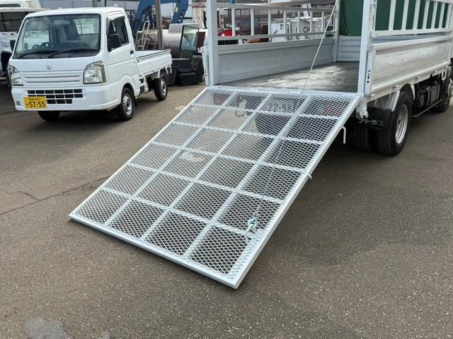 Mitsubishi Fuso CANTER 29