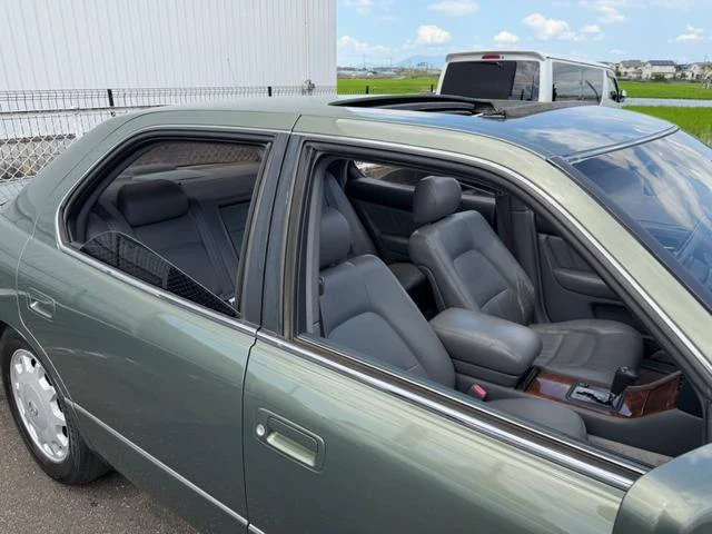 AMERICA LEXUS LS400 25
