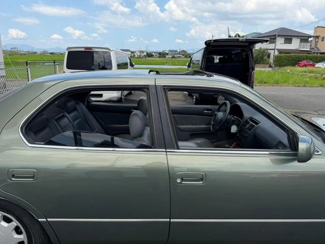 AMERICA LEXUS LS400 24