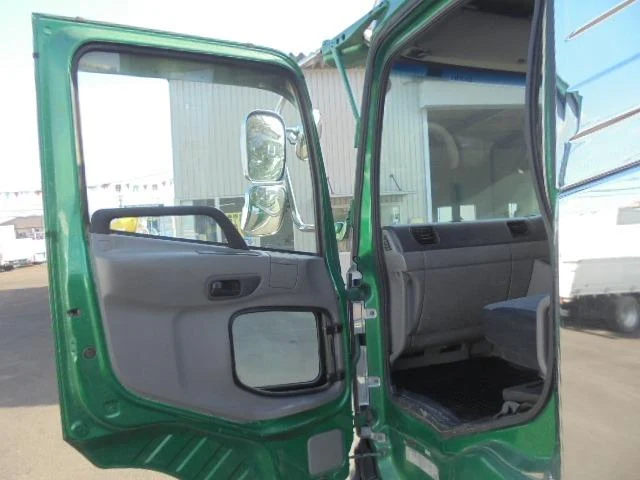 UD Trucks QUON 4