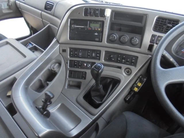 UD Trucks QUON 30